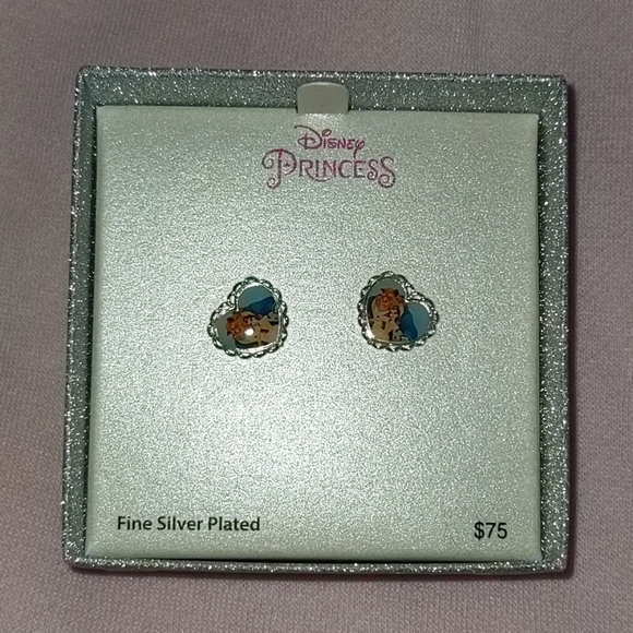 Disney Beauty and the Beast heart stud earrings - Picture 5 of 8